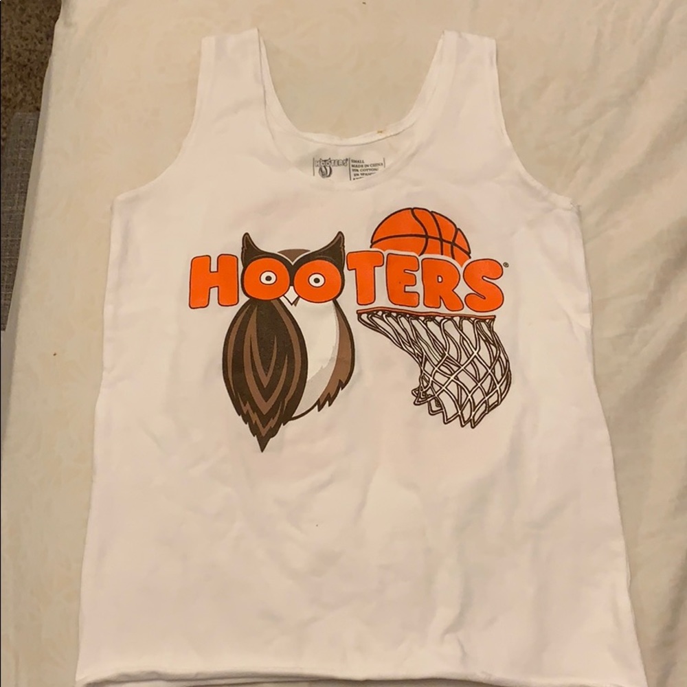 Authentic Hooters March madness tank